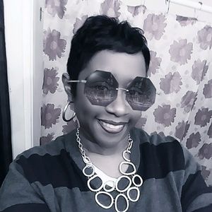 Meet your Posher, Angela